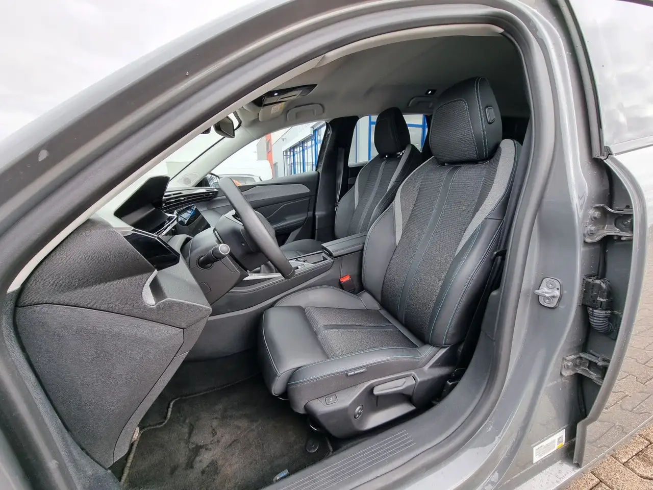 Peugeot 308 SW Allure 130 *SITZHEIZ*TEMP*NAVI* — Galería del vehículo 11