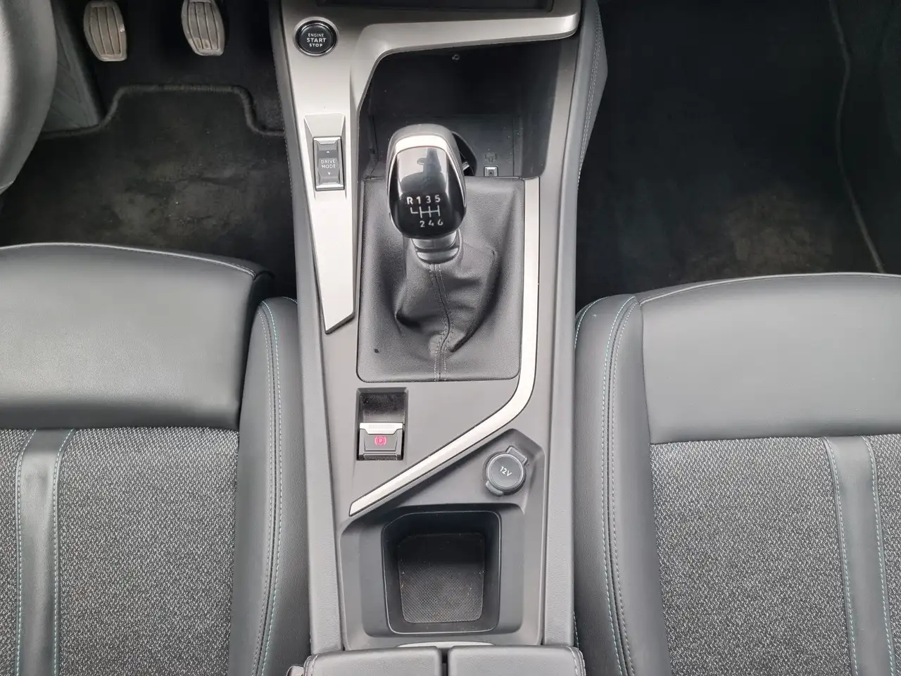 Peugeot 308 SW Allure 130 *SITZHEIZ*TEMP*NAVI* — Galería del vehículo 14