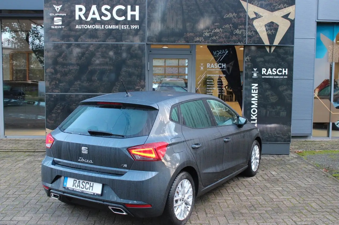 SEAT Ibiza FR 1.0 TSI LED+ACC+NAVI+SHZ+PDC+FULL LINK+ — Galerie du véhicule 3
