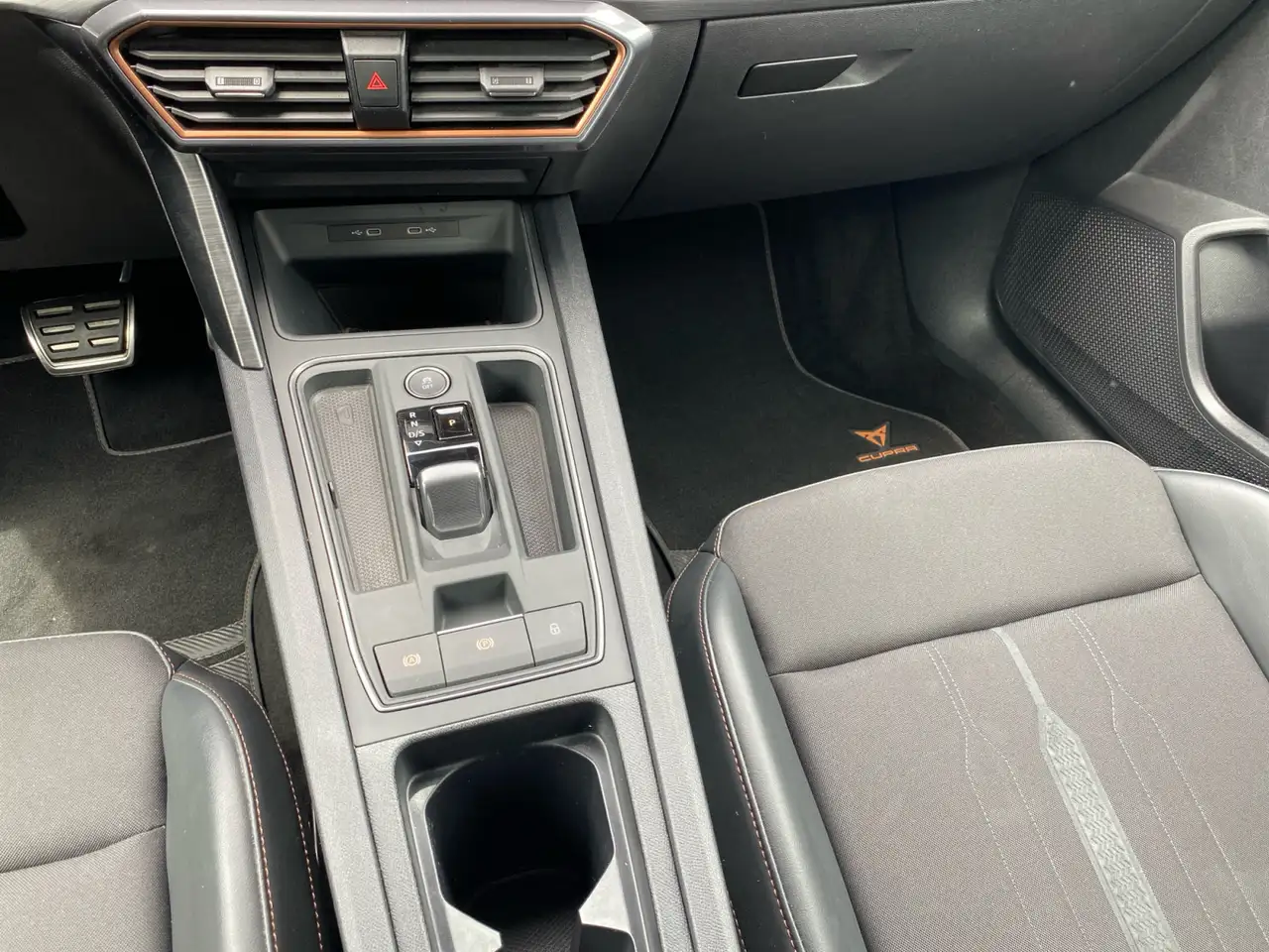 CUPRA Formentor VZ 2.0TSI DSG 4Drive LED ACC Navi — معرض صور السيارة 9