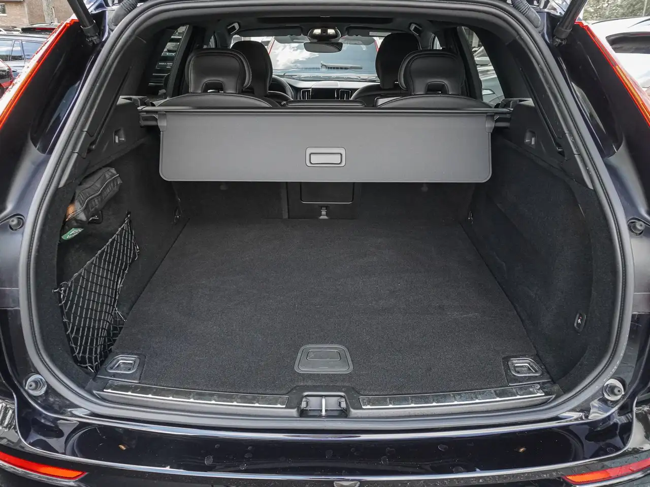 Volvo XC60 T8 AWD Black Edition Plus Plug-in Hybrid AHK — Galería del vehículo 17