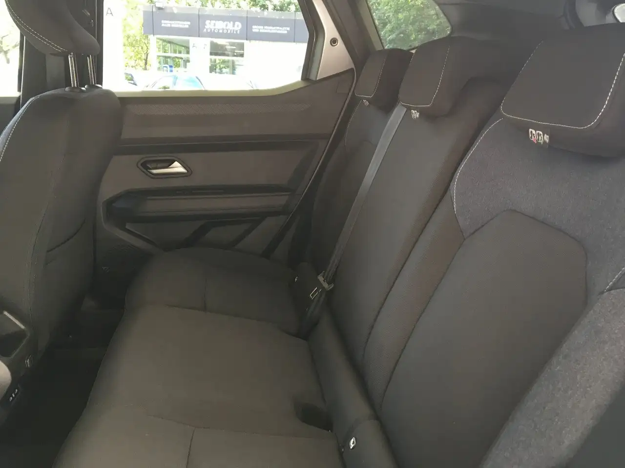 Dacia Duster III TCe 130 Journey/1.Hd/LED/Navi/Temp — Galería del vehículo 11