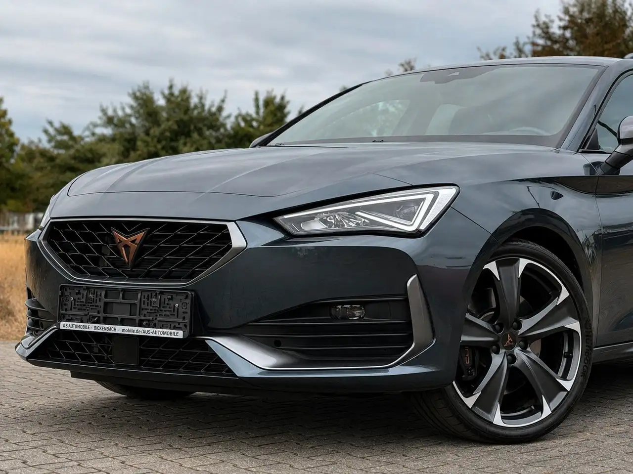 CUPRA Leon VZ Dynamik Paket *BEATS*ACC*VIRTUAL*VOLL* — Vehicle gallery 9