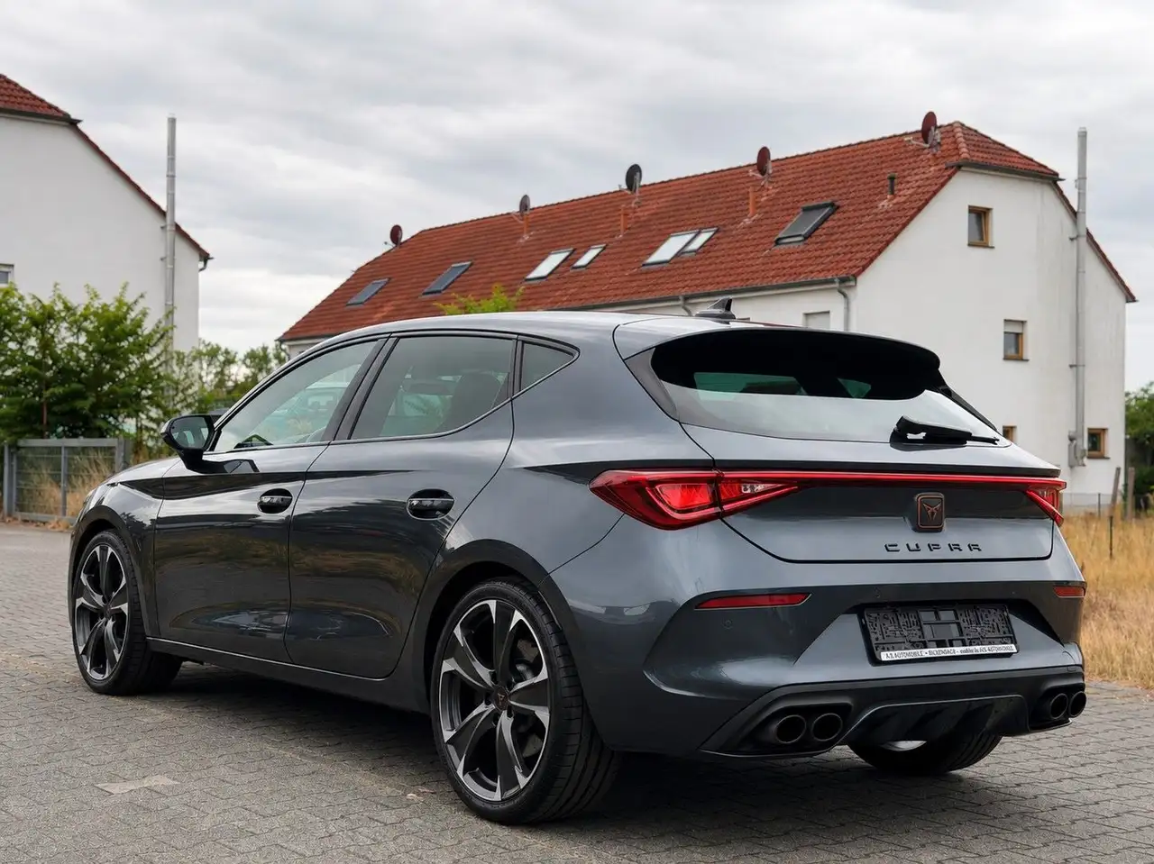 CUPRA Leon VZ Dynamik Paket *BEATS*ACC*VIRTUAL*VOLL* — Vehicle gallery 4