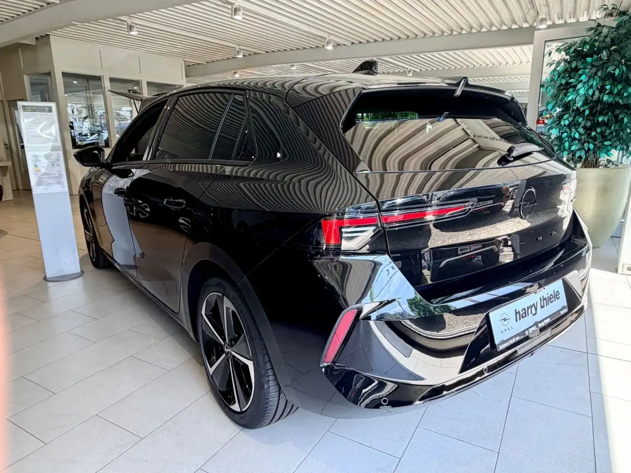 Opel Astra 1.2 Turbo 100kW GS eDCT — Galería del vehículo 4
