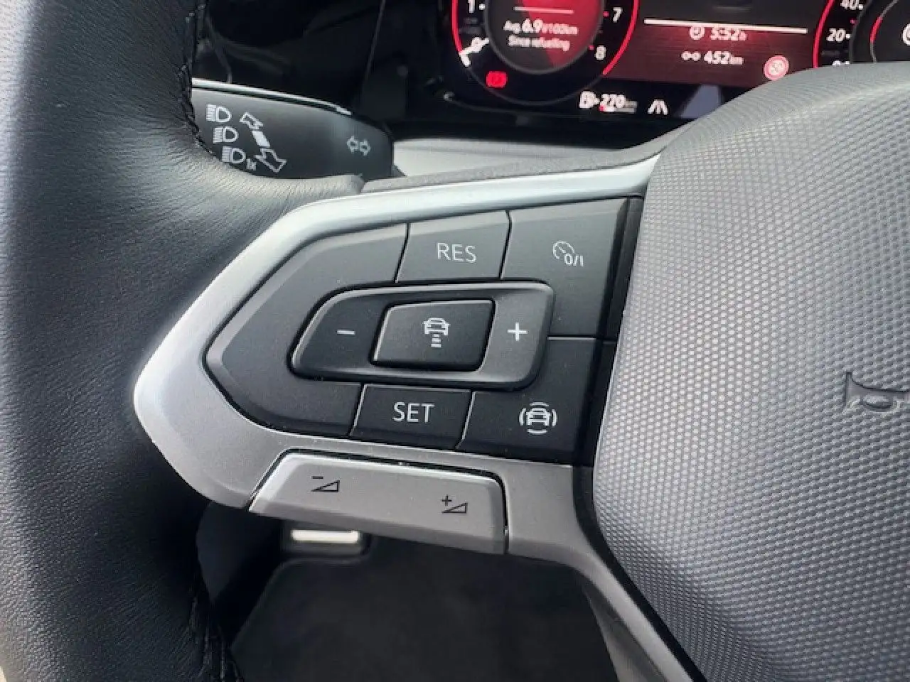 Volkswagen Golf VIII Move 1.5 TSI LED, ACC, Navi, ind. Laden — معرض صور السيارة 19