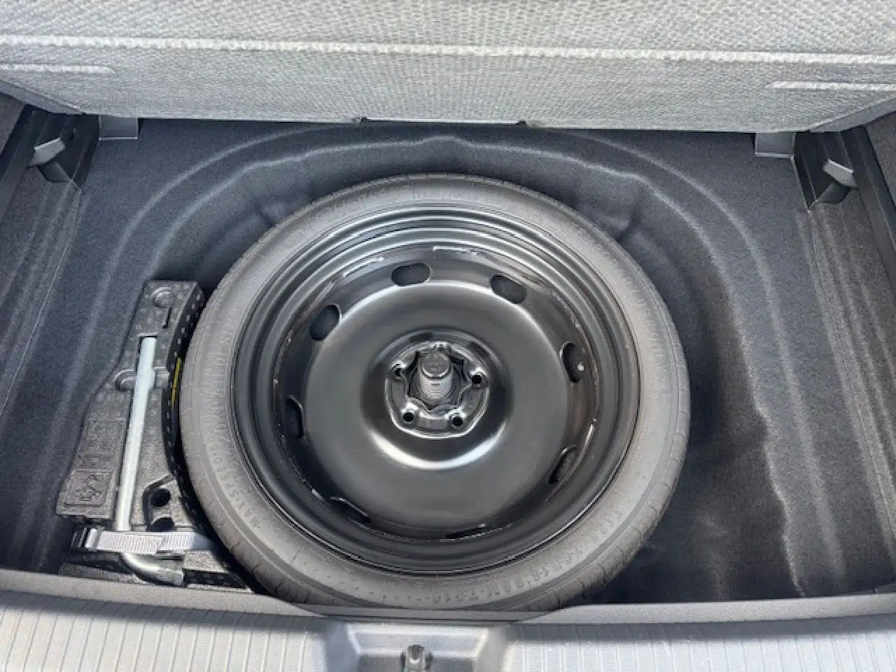 Volkswagen Golf VIII Move 1.5 TSI LED, ACC, Navi, ind. Laden — معرض صور السيارة 26