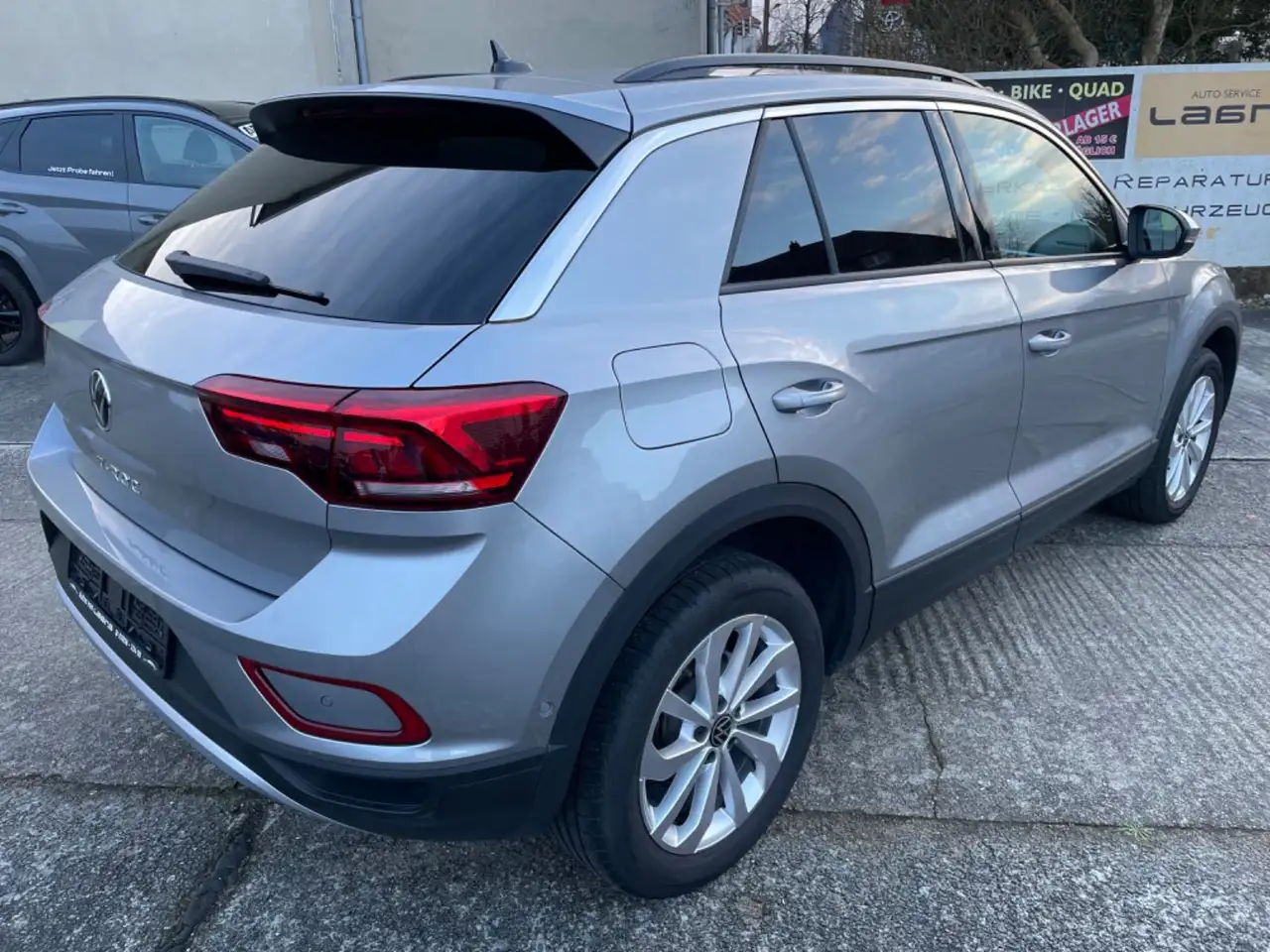 Volkswagen T-Roc Life DSG / LED / ACC / PDC — معرض صور السيارة 4