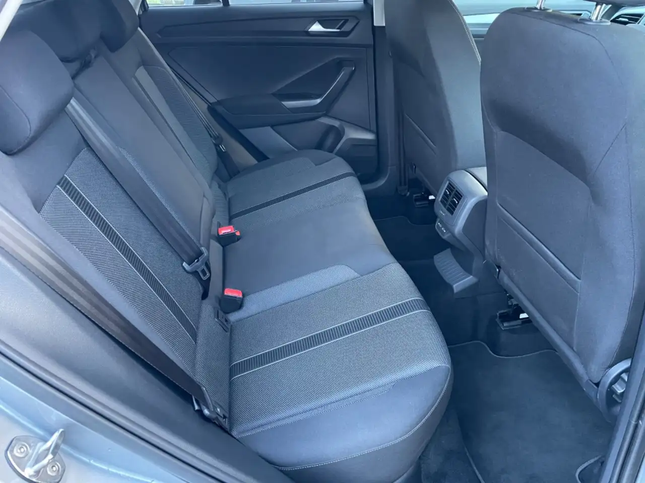 Volkswagen T-Roc Life DSG / LED / ACC / PDC — معرض صور السيارة 9
