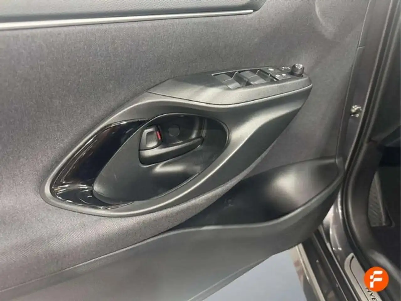 Toyota Yaris 120H 1.5 Style — Vehicle gallery 20