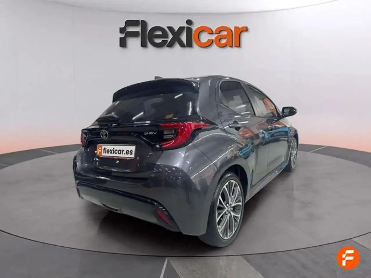Toyota Yaris 120H 1.5 Style — Vehicle gallery 8