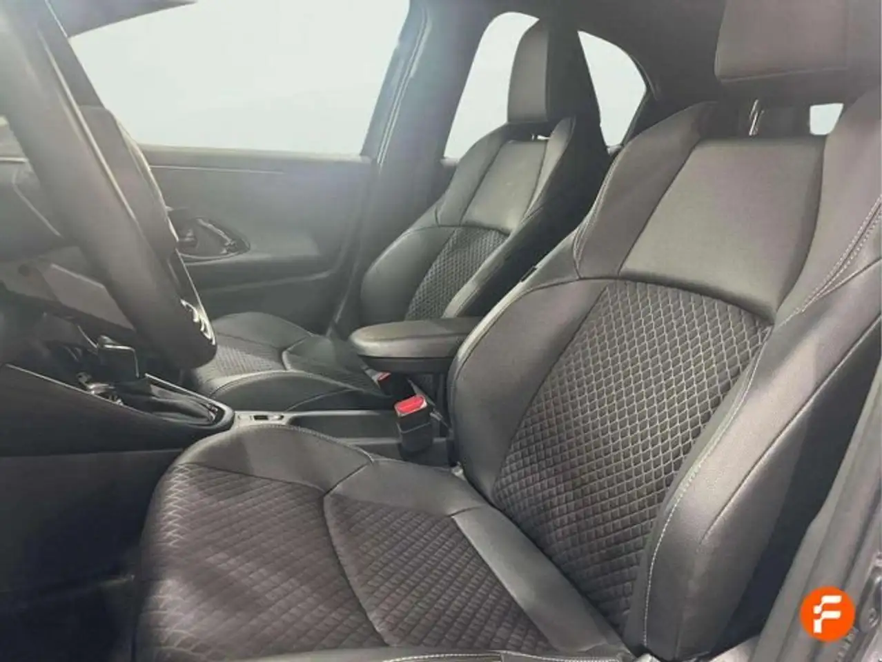 Toyota Yaris 120H 1.5 Style — Vehicle gallery 14