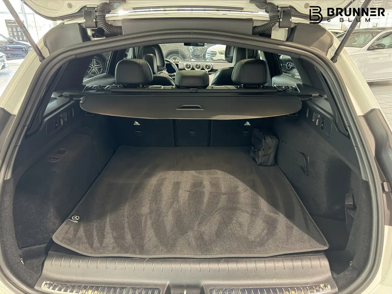 Mercedes-Benz C 300 C 300 e T AMG/Massage/Pano/Burmester/HeadUp/360 — Galería del vehículo 6