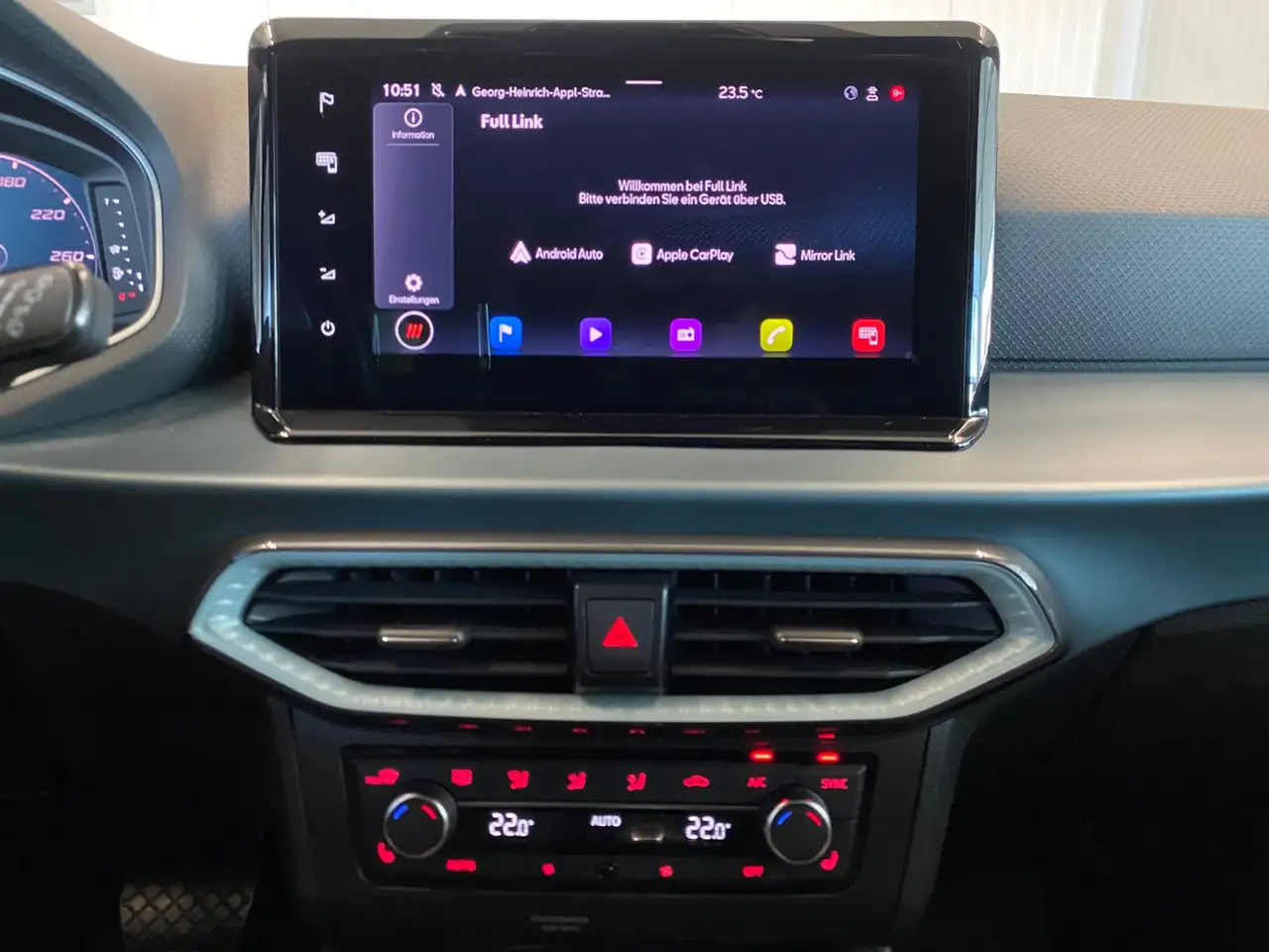 SEAT Arona Xperience 1.0 TSI DSG Navi Kamera LED ACC — معرض صور السيارة 17