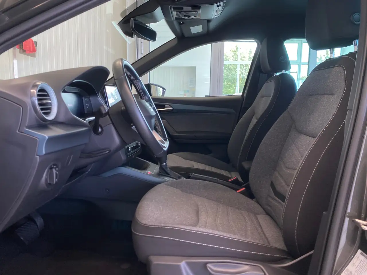 SEAT Arona Xperience 1.0 TSI DSG Navi Kamera LED ACC — معرض صور السيارة 8