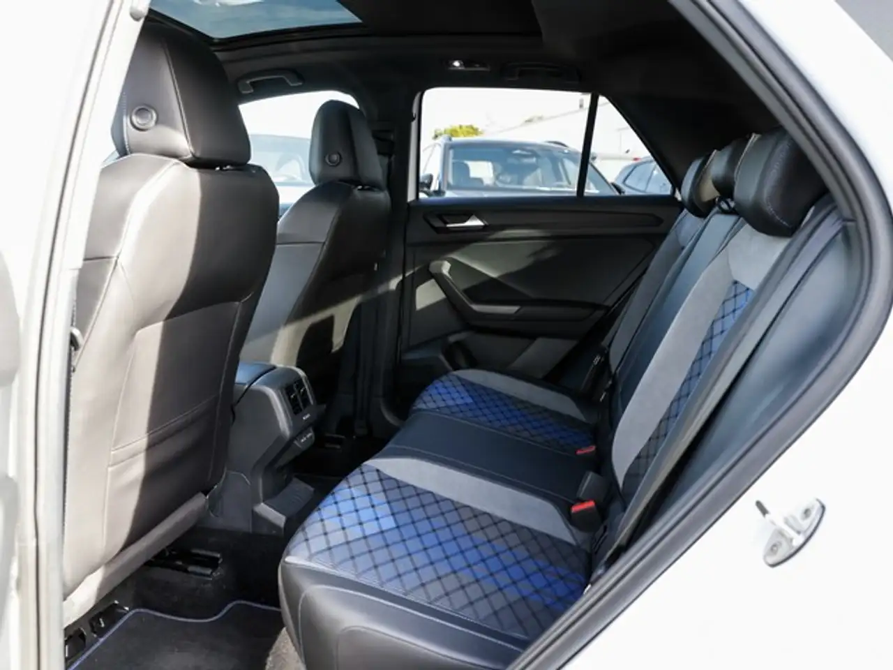Volkswagen T-Roc 2,0 TSI DSG 4 Motion R Matrix ACC Pano AHK Navi — معرض صور السيارة 12
