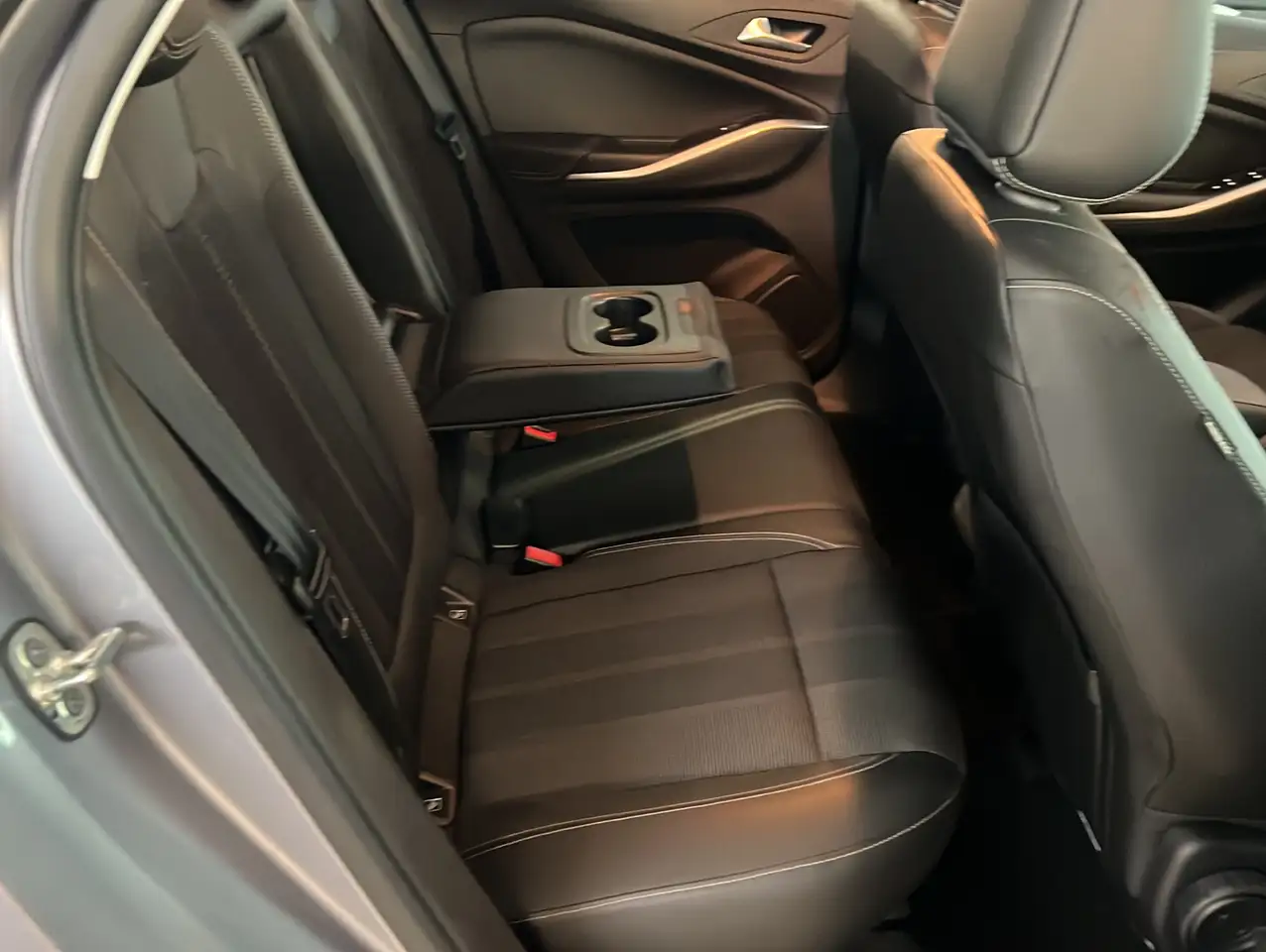 Opel Grandland X 1.2T GS Line*Navi*Tech Paket Park & Go — معرض صور السيارة 20
