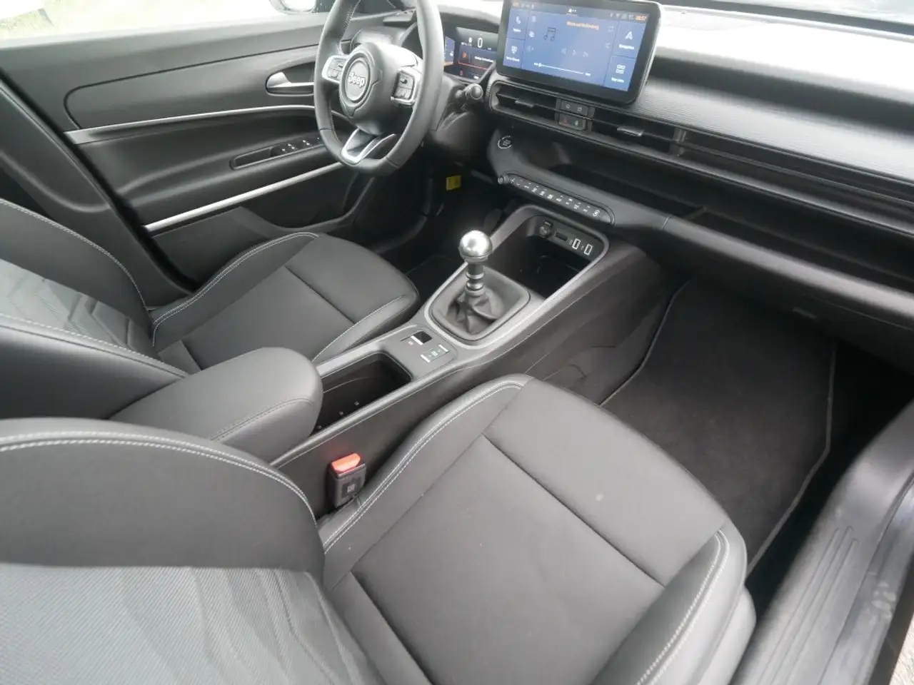 Jeep Avenger ALTITUDE 1.2 T3 100 PS PDC WINTER INFO KOMFORT ALL — Vehicle gallery 17