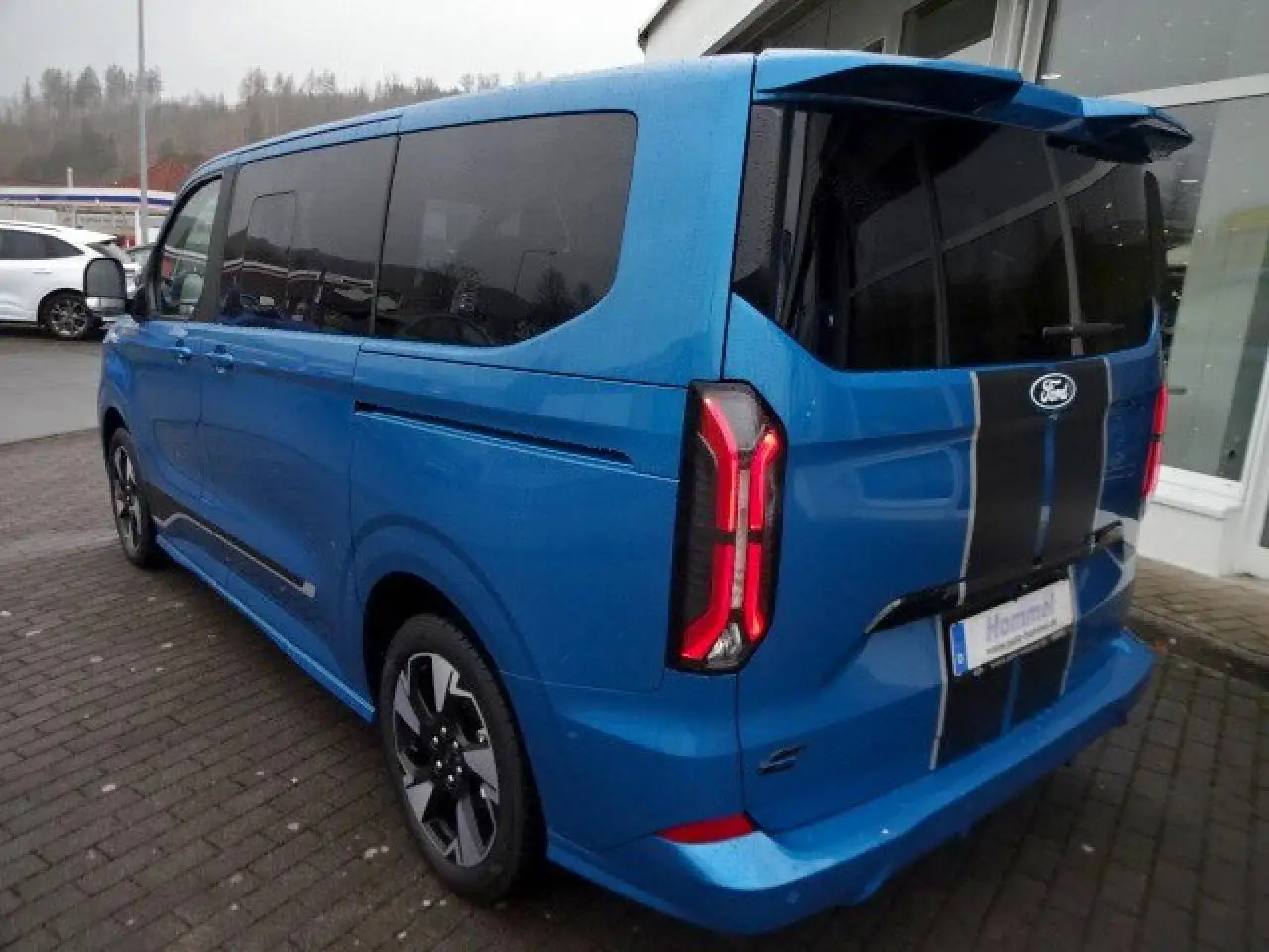 Ford Tourneo Custom E 340 L1 Tourneo Sport RWD AHK+PANO+B&O+19" — معرض صور السيارة 3