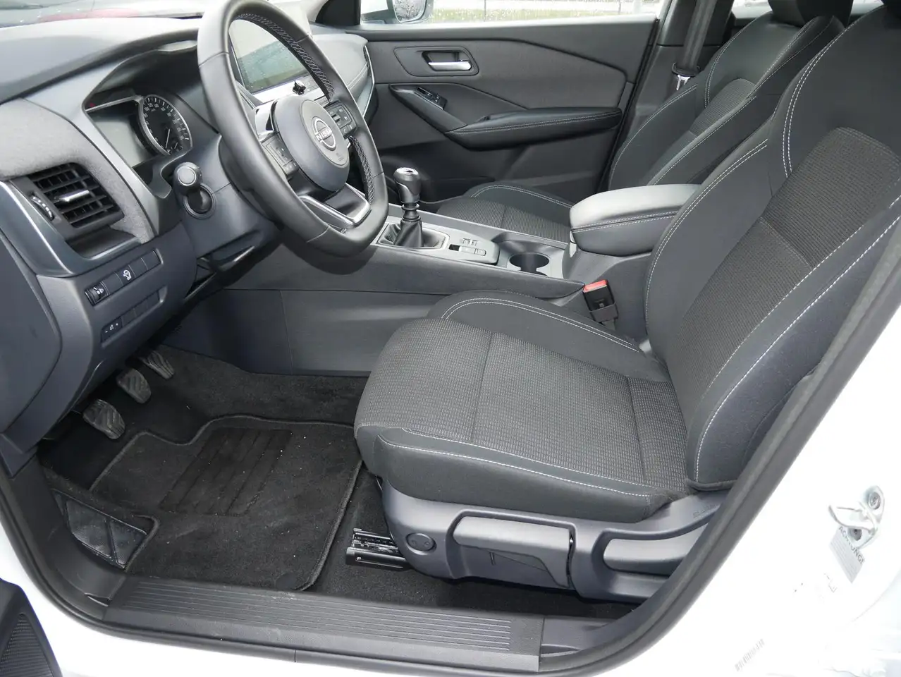 Nissan Qashqai 1.3 DIG-T MHEV 6MT Acenta 360°Kamera — Galerie du véhicule 29