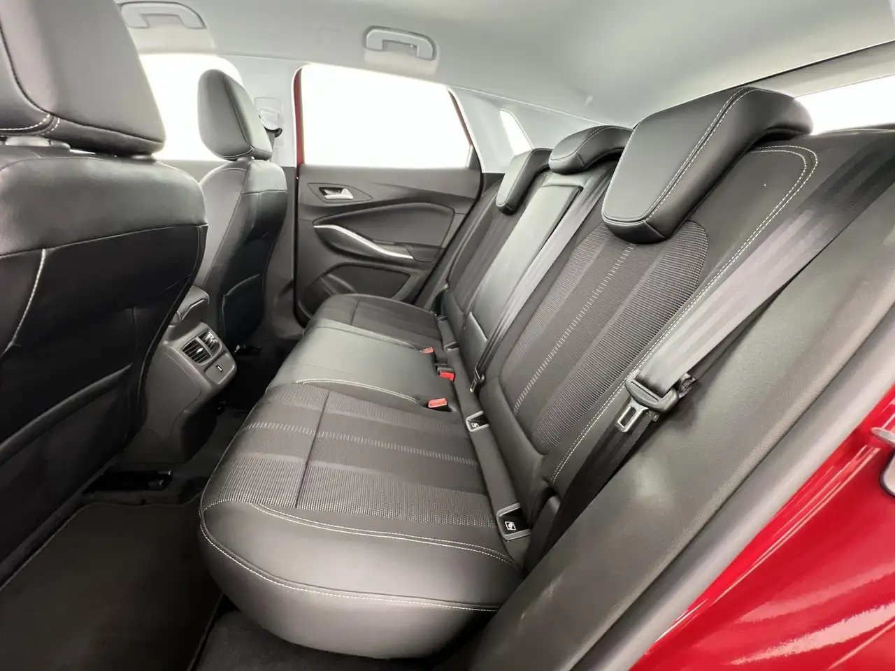 Opel Grandland GS Line 1.2*RFK*SHZ*LKH*uvm — Galerie du véhicule 8