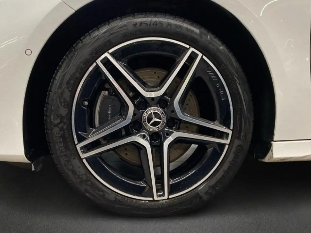Mercedes-Benz A 250 250e Sedán 8G-DCT — Vehicle gallery 5
