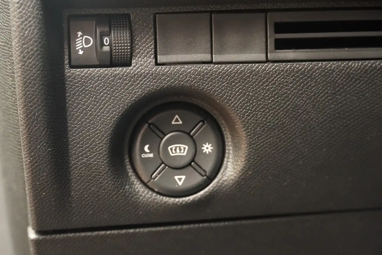 Citroen C4 PureTech 130 Aut. LED ACC Navi 360° — Vehicle gallery 30
