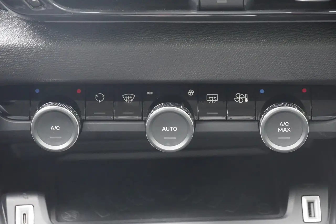 Citroen C4 PureTech 130 Aut. LED ACC Navi 360° — Vehicle gallery 11