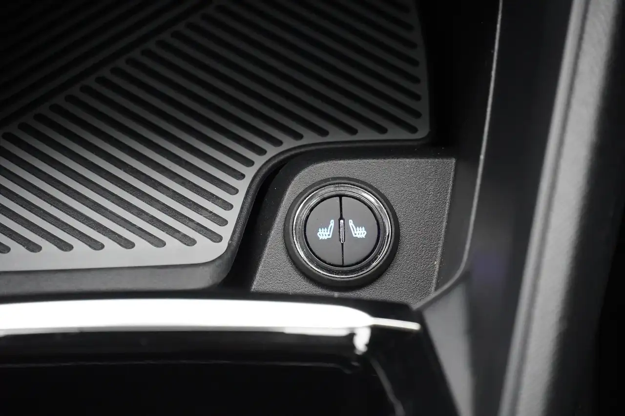 Citroen C4 PureTech 130 Aut. LED ACC Navi 360° — Vehicle gallery 12