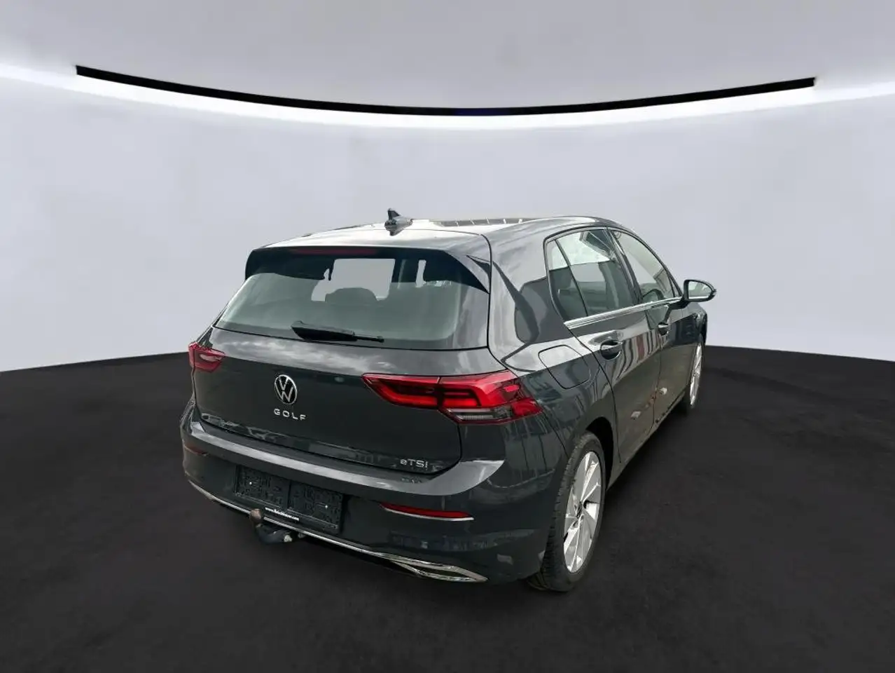 Volkswagen Golf VIII 1.5 eTSI DSG Style Lenkradheizung — معرض صور السيارة 2