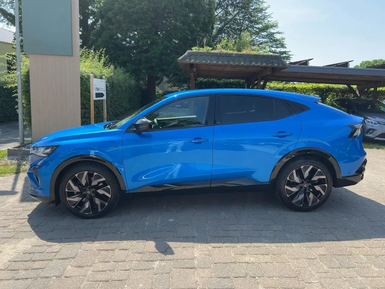 Renault Rafale E-TECH Hybrid 200 Esprit Alpine — Vehicle gallery 2