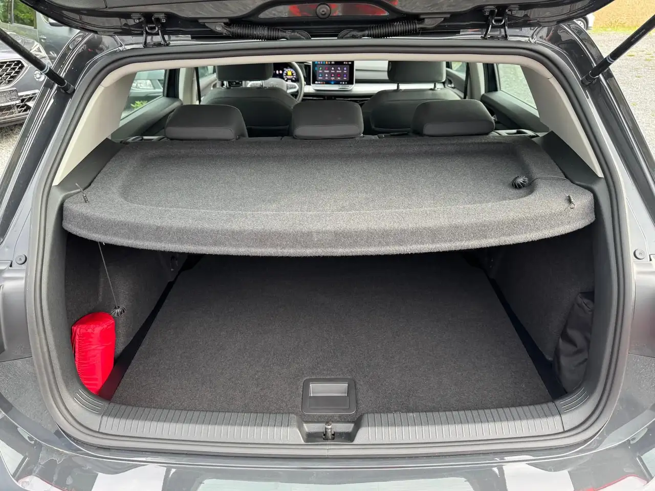 Volkswagen Golf VIII 1.5 TSI *LIFE*PDCHI+VO*ACC*DAB*VOLL-LE — Vehicle gallery 9