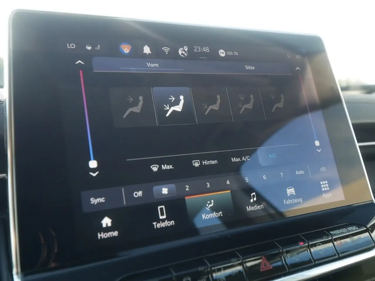 Jeep Compass ALTITUDE e-HYBRID 1.5l 130PS AT SICHERHEIT WINTER — Galería del vehículo 28