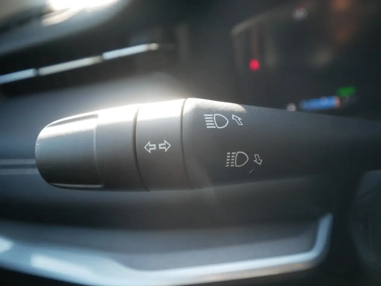 Jeep Compass ALTITUDE e-HYBRID 1.5l 130PS AT SICHERHEIT WINTER — Galería del vehículo 24