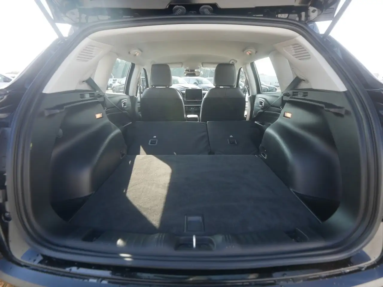 Jeep Compass ALTITUDE e-HYBRID 1.5l 130PS AT SICHERHEIT WINTER — Galería del vehículo 35