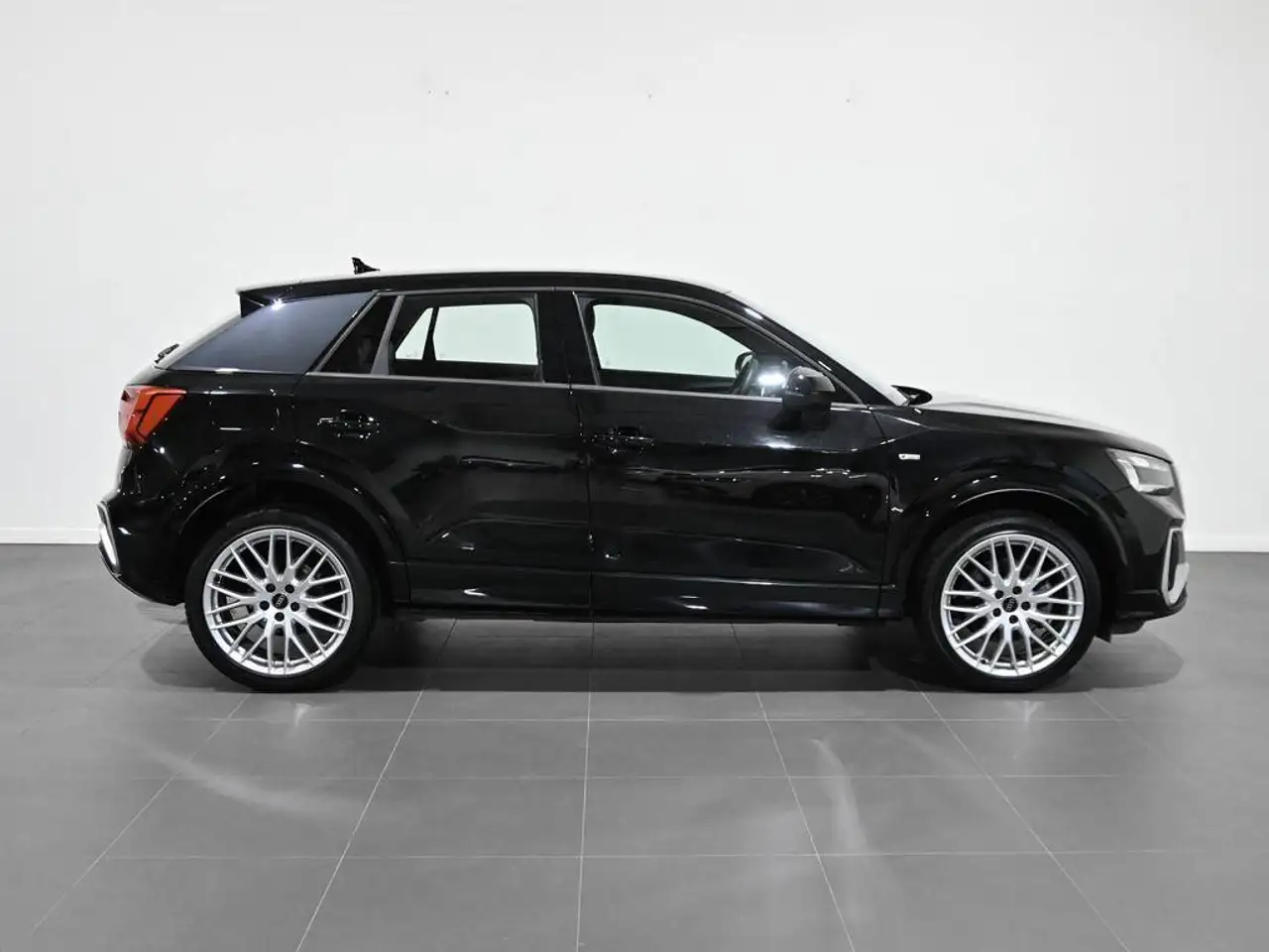Audi Q2 35 TDI Adrenalin S tronic 110kW — Vehicle gallery 3