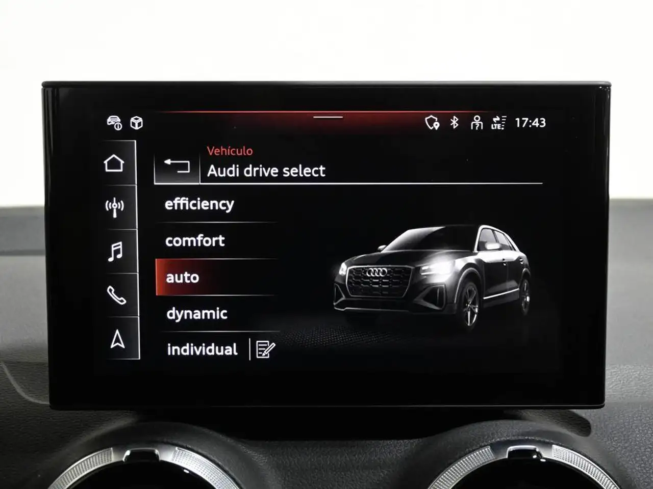 Audi Q2 35 TDI Adrenalin S tronic 110kW — Vehicle gallery 17