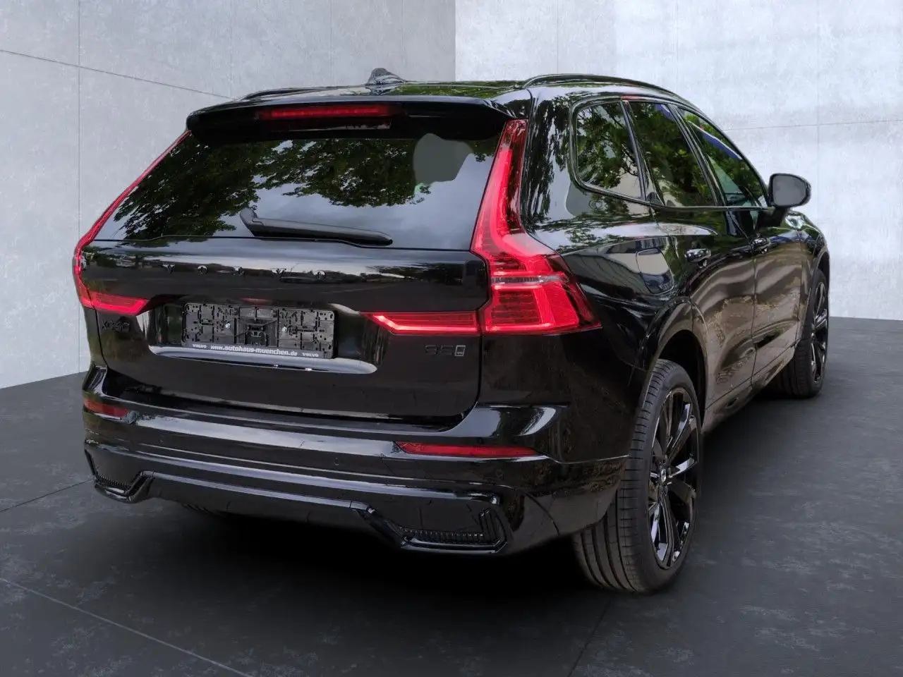 Volvo XC60 B5 (Benzin) Plus Black Edition AWD ACC, H&K — معرض صور السيارة 7