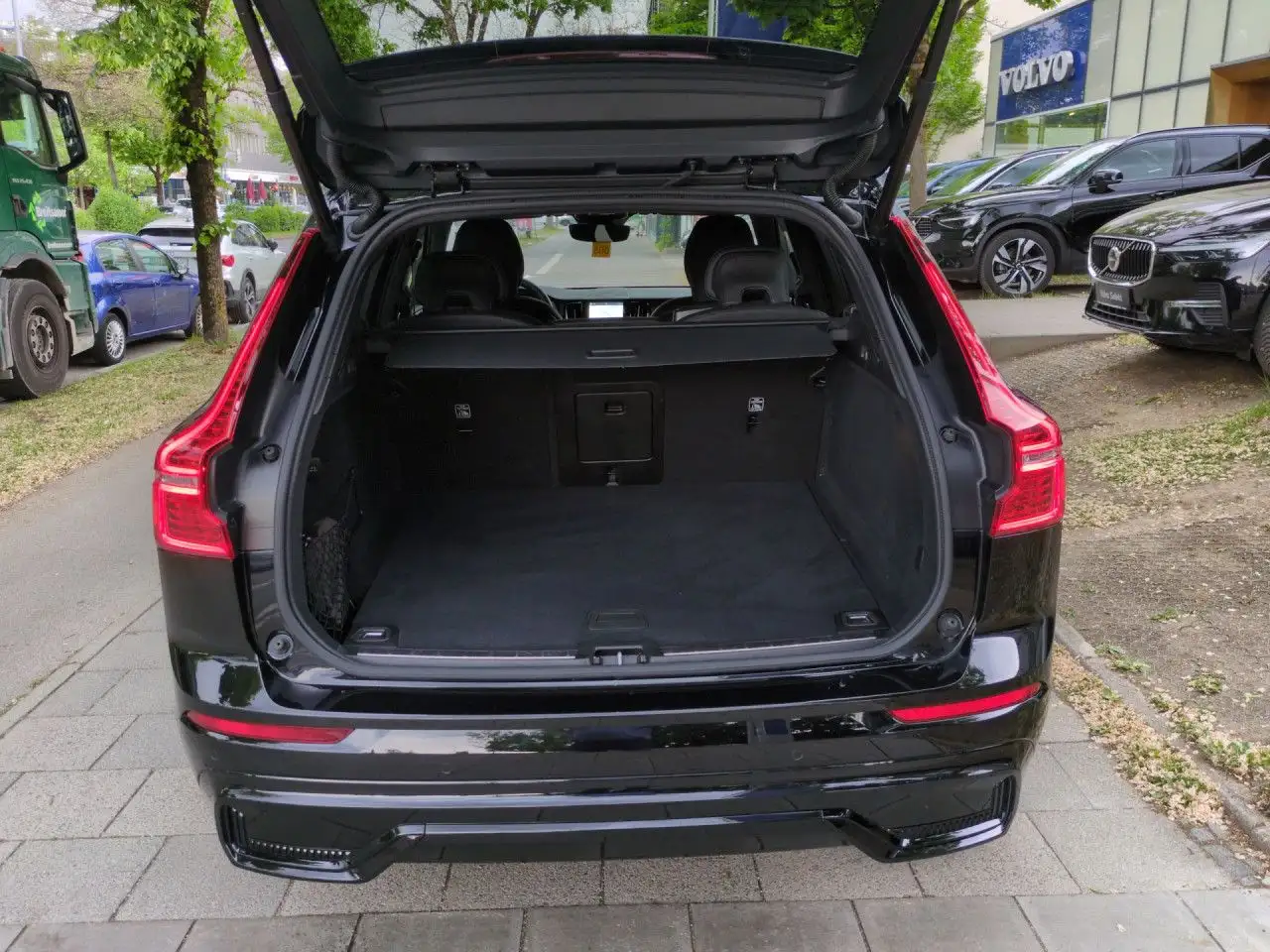 Volvo XC60 B5 (Benzin) Plus Black Edition AWD ACC, H&K — معرض صور السيارة 21
