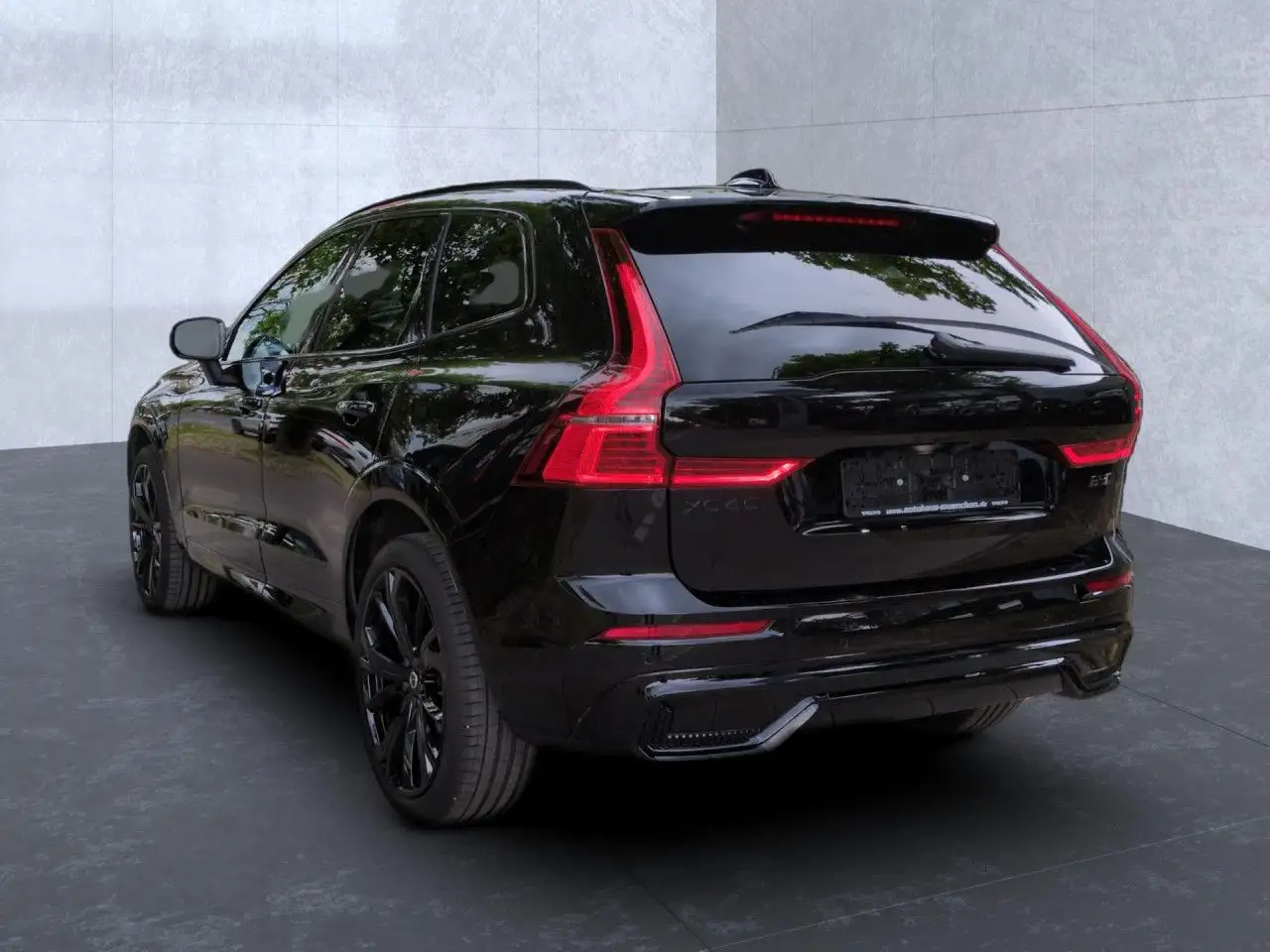 Volvo XC60 B5 (Benzin) Plus Black Edition AWD ACC, H&K — معرض صور السيارة 5