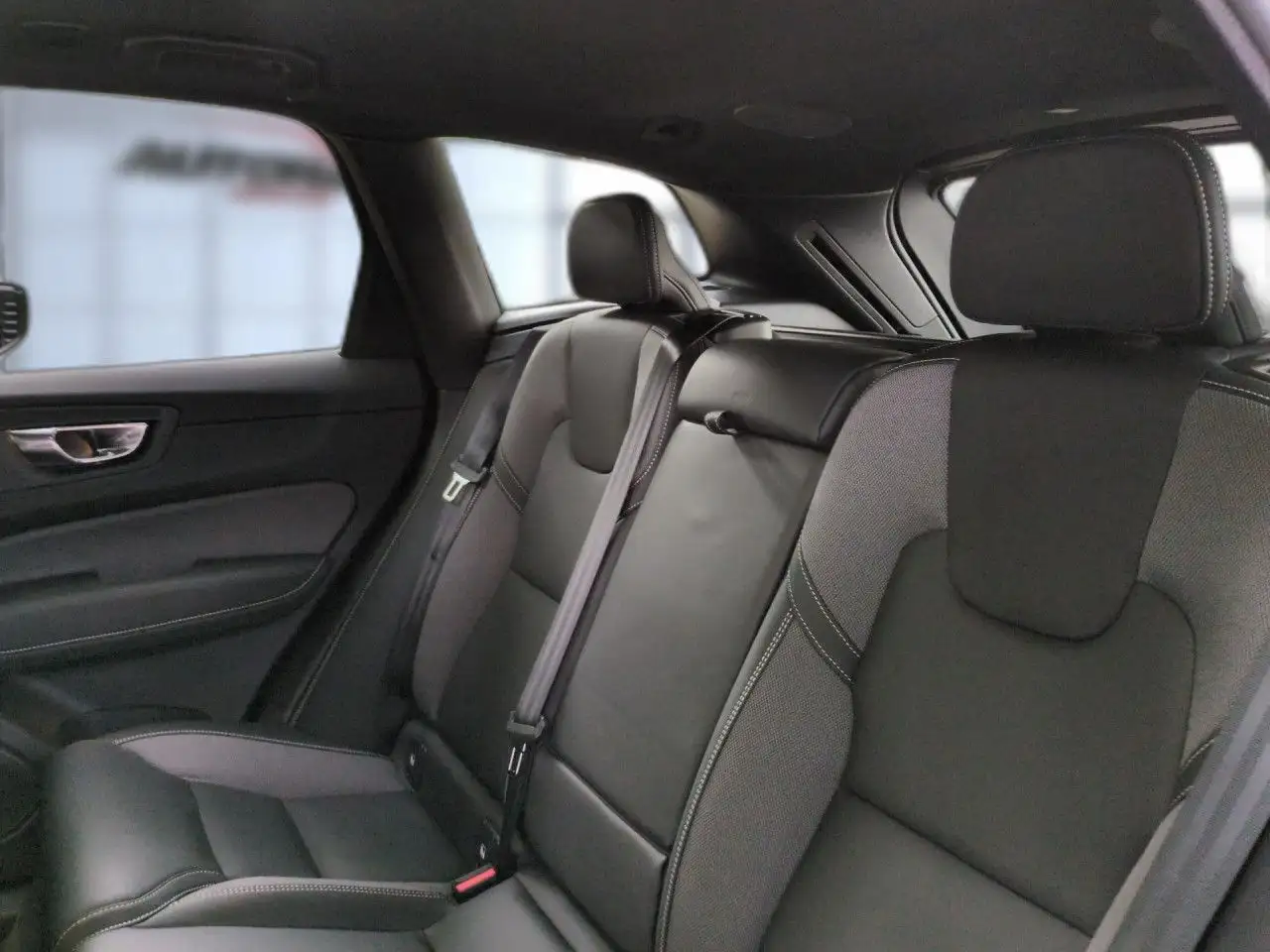 Volvo XC60 B5 (Benzin) Plus Black Edition AWD ACC, H&K — معرض صور السيارة 17