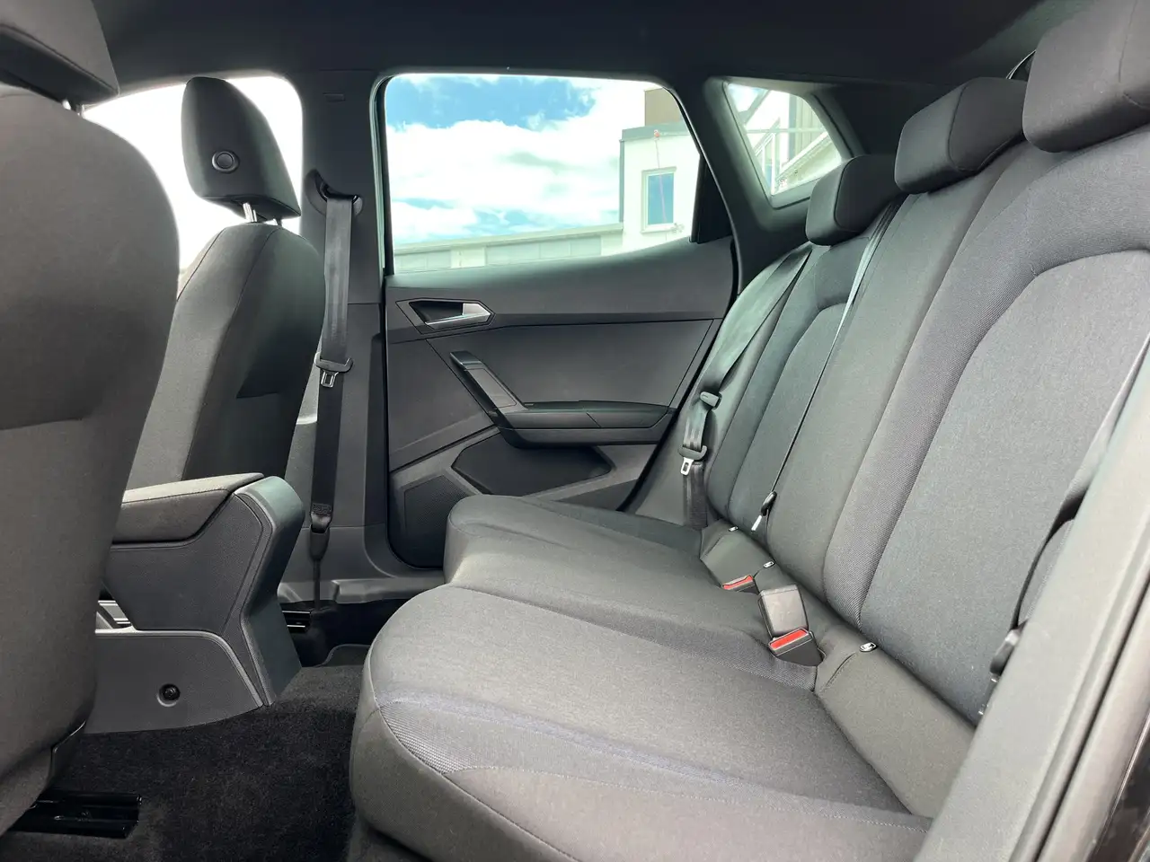 SEAT Arona 1.0 TSI FR 116€ m.20% Anz. Navi ACC LED RFK SHZ — Vehicle gallery 17