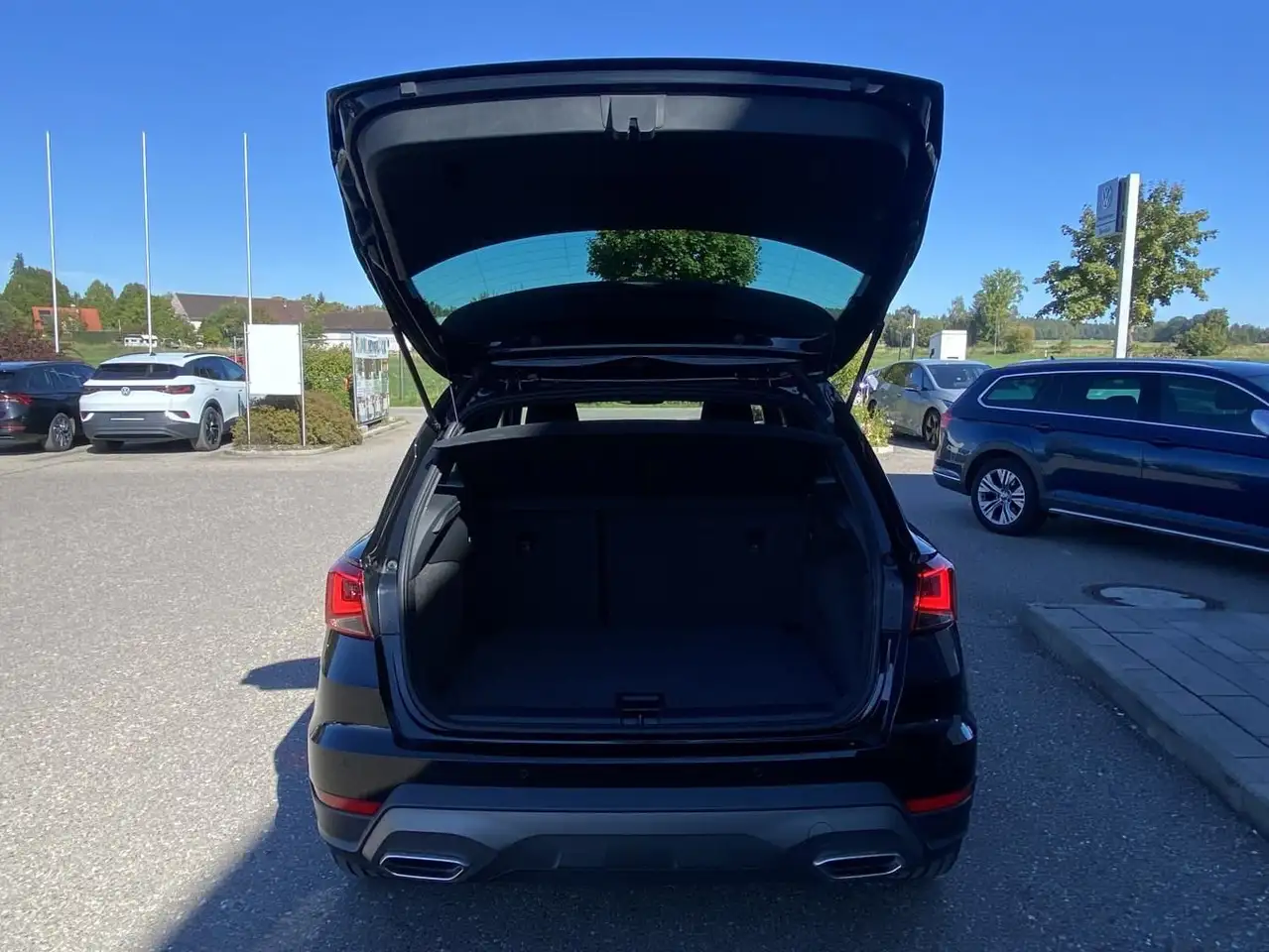 SEAT Arona 1.0 TSI FR AHK+18"+SAFE+DRIVING-XL+FULL-LI — معرض صور السيارة 15