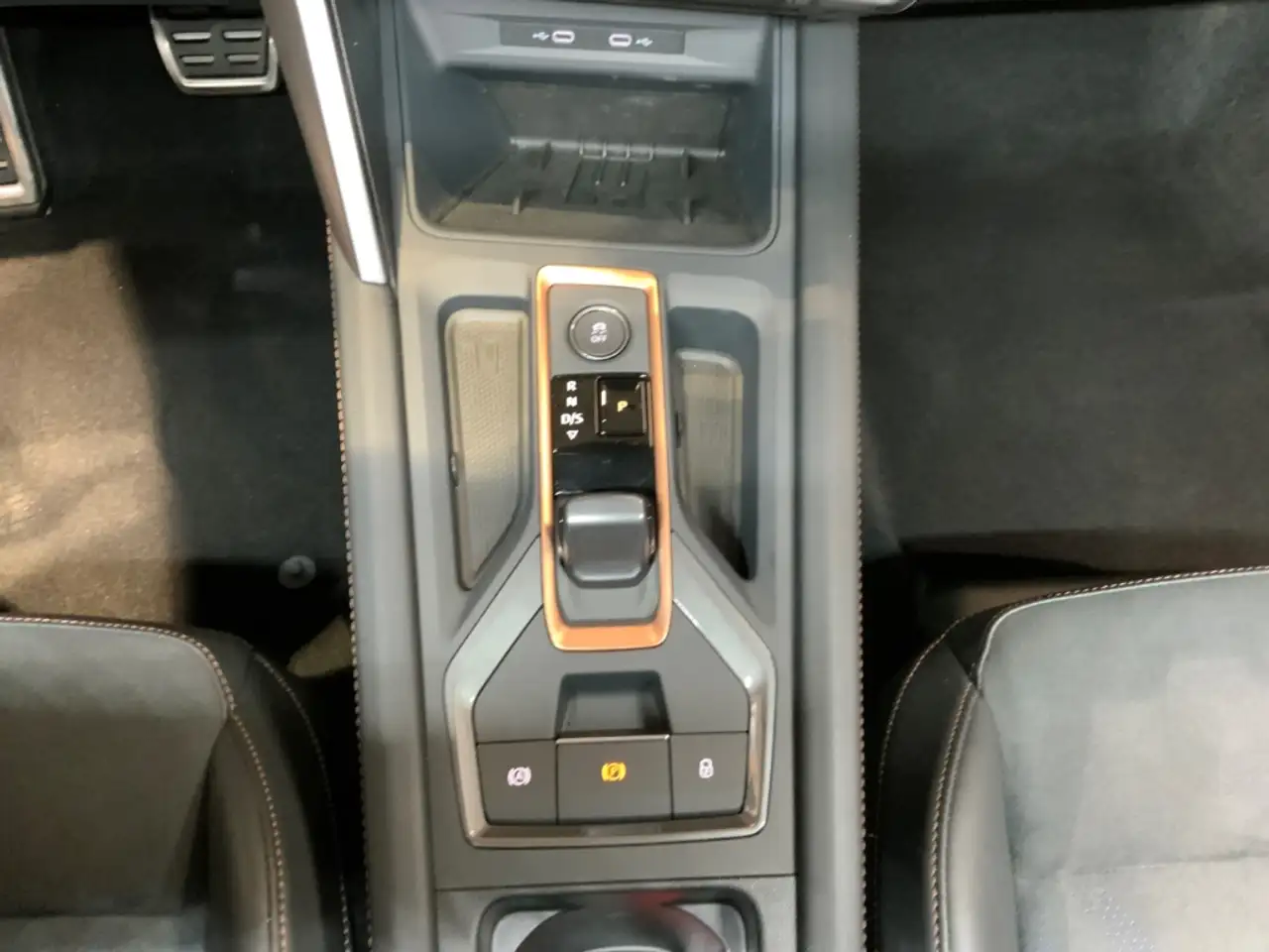 CUPRA Formentor 1.5 eTSI DSG+DCC +Rückfahrkamera — Galería del vehículo 22