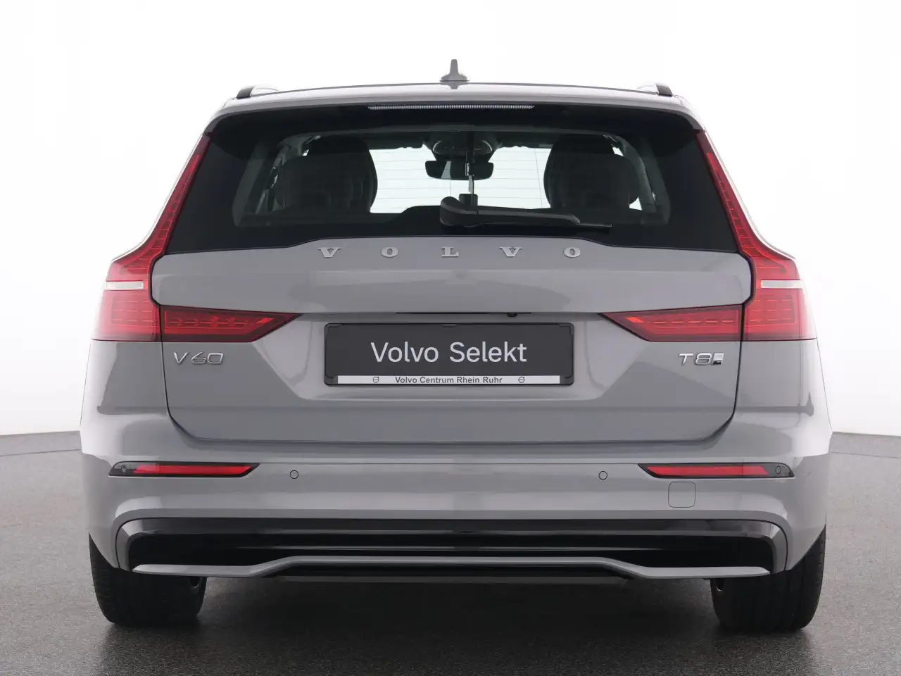 Volvo V60 T8 Recharge PLUS DARK AHK+WINTERPAK+LM18 — Galerie du véhicule 17