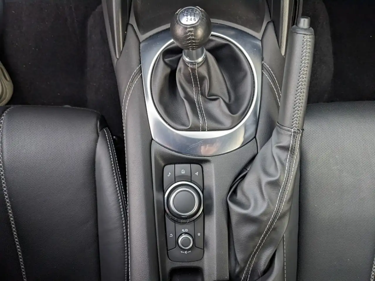 Mazda MX-5 2.0l Exclusive Leder Bose Matrix-LED Navi — Galería del vehículo 22
