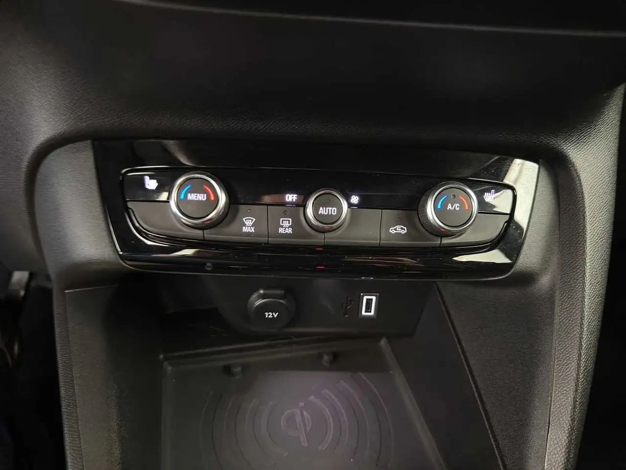 Opel Corsa GS //Navi/ Winterpaket/Kamera/ — Galería del vehículo 12