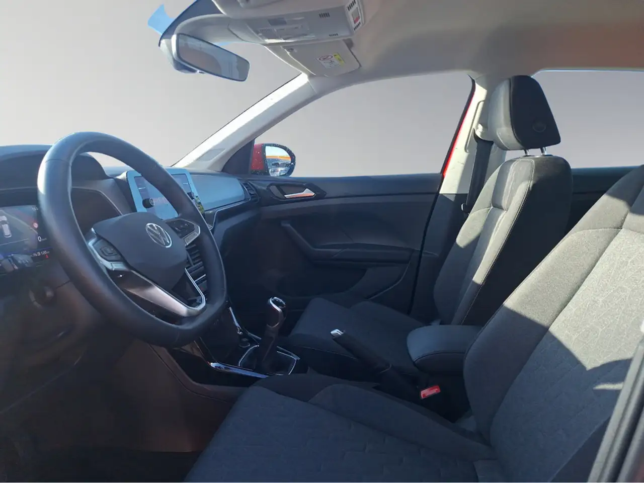 Volkswagen T-Cross 1.0TSI Life — Vehicle gallery 11