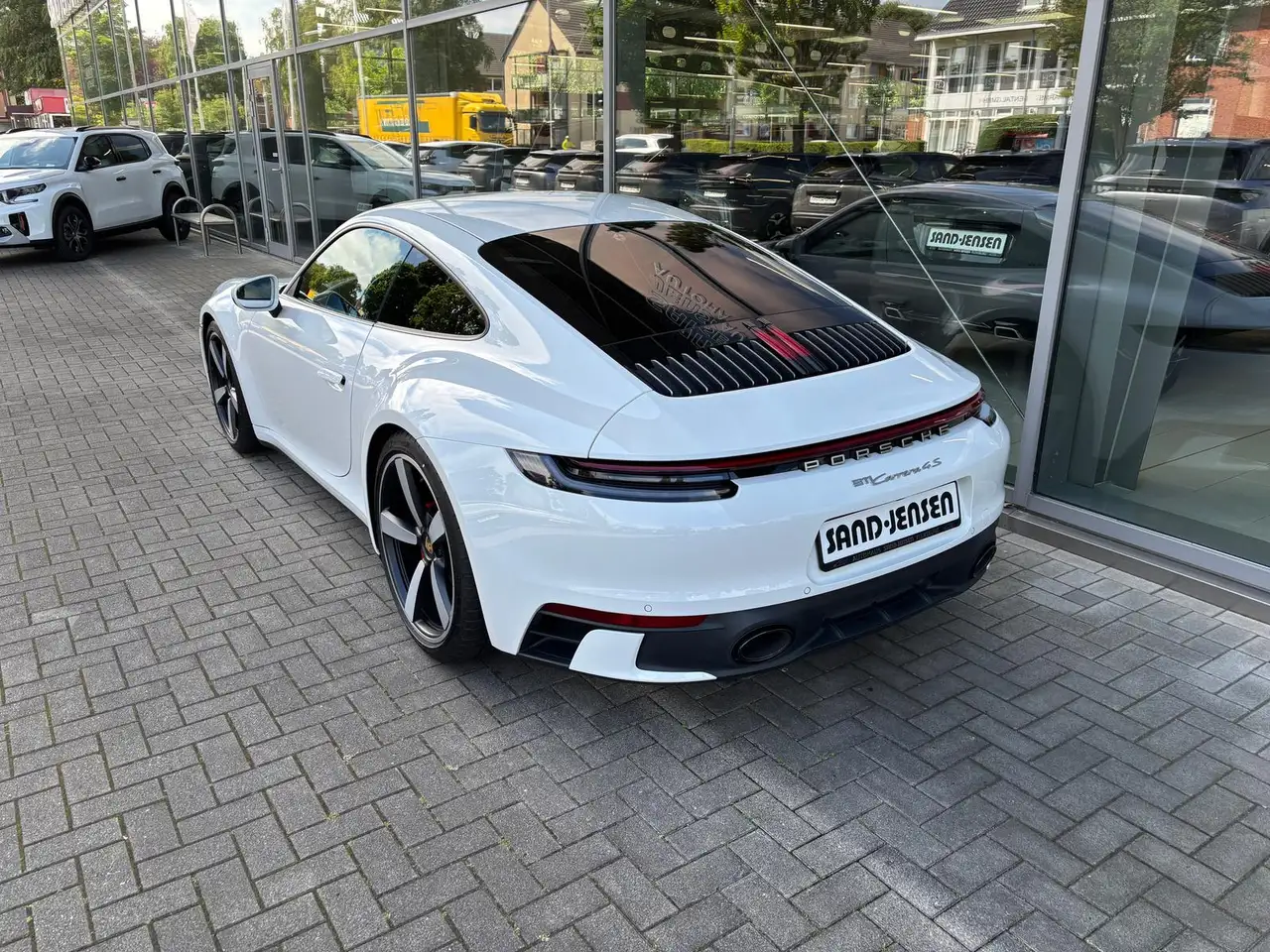 Porsche 992 911 Carrera 4S 3.0 Sport Design 18Wege PDCC Lift — Vehicle gallery 4