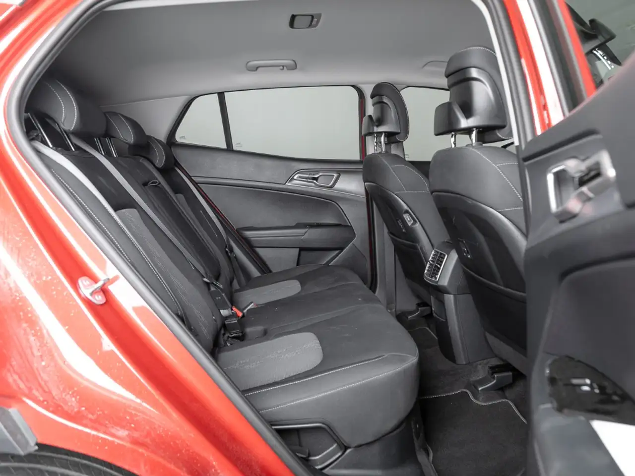 Kia Sportage 1.6 T-GDI HEV DRIVE AUTO 5P — معرض صور السيارة 29